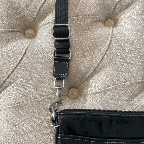 Coach patent leather/white stitch crossbody bag - Picture 3 of 9